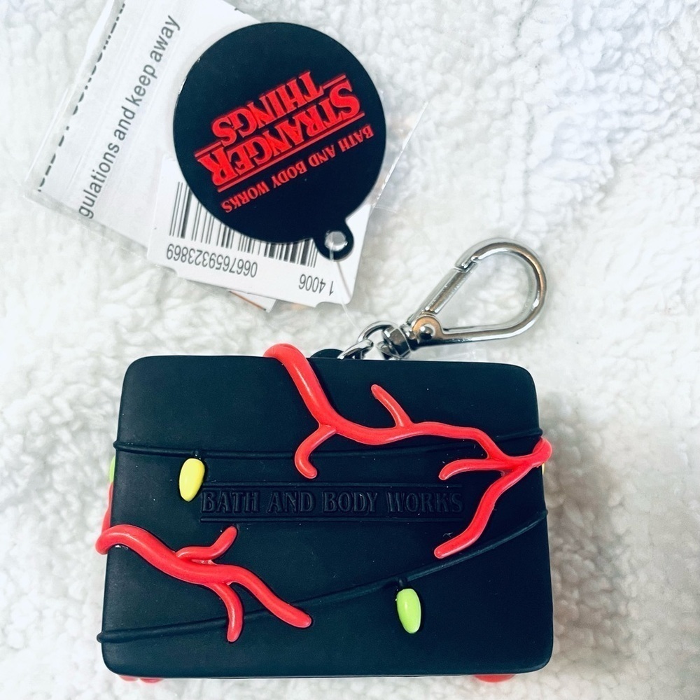 NWT Stranger Things, Bath & Body Works, PocketBac 5-Pack + Light-up Holder - Picture 8 of 9